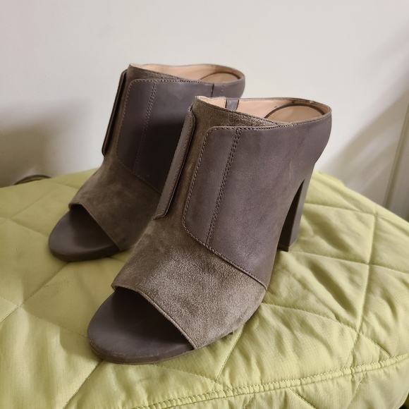 Saks Fifth Avenue Gray Mules Clogs Heels 8.5 - Picture 2 of 8